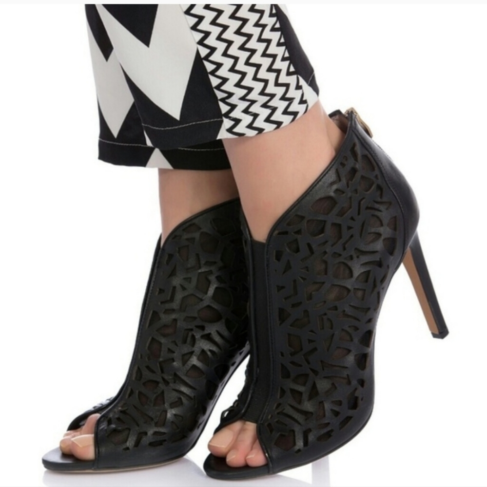Vince Camuto Kalista Laser cut booties us size 7 / 37euro OUT OF STOCK